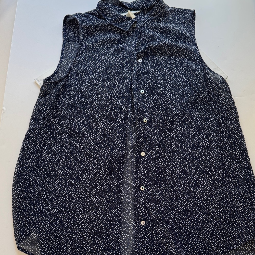 H&M Navy and White Patterned Blouse Size 4 pit to pit 17.5